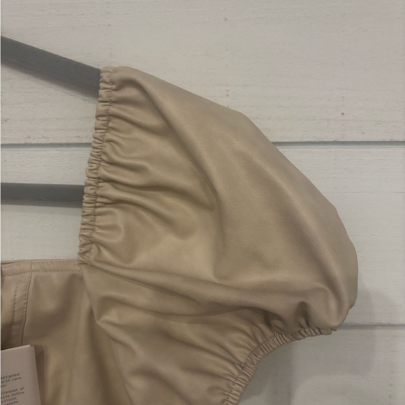 7 For All Mankind NWT Faux
Leather Crop Top Size Medium - Picture 3 of 16